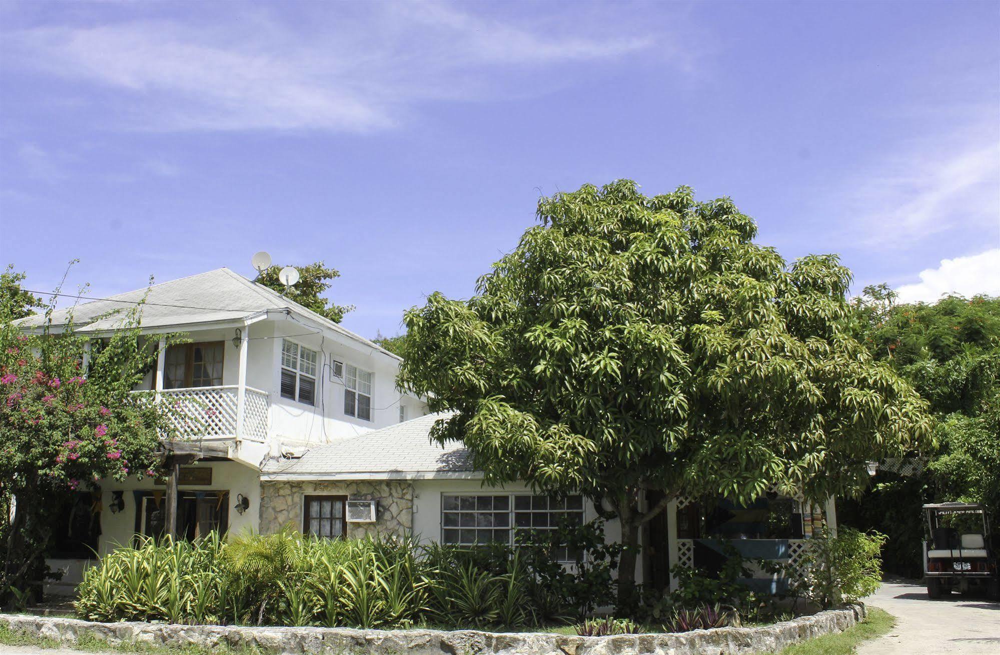 Tingum Village Hotel Dunmore Town Extérieur photo