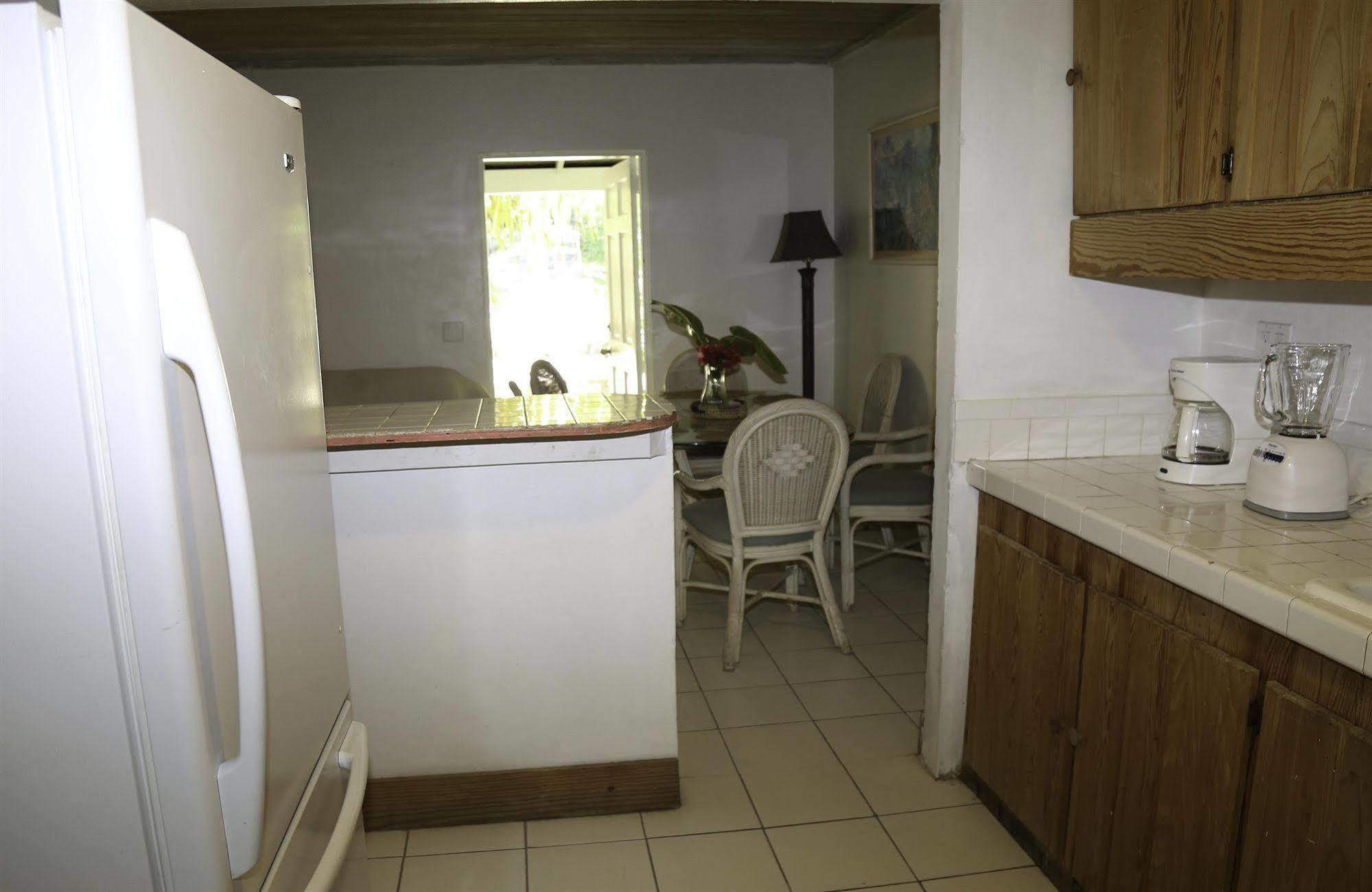 Tingum Village Hotel Dunmore Town Extérieur photo